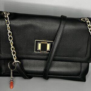 STEVE MADDEN BLACK PEBBLE FAUX LEATHER WITH GOLD TONE HARDWARE TURN LOCK FLAP
